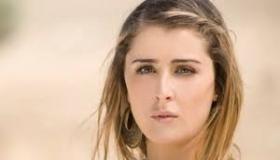 عائشة بن أحمد: أميل إلى الرومانسية أحيانا.. وتحدثت اللغة الفرنسية من قبل