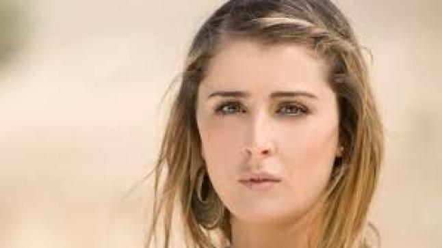 عائشة بن أحمد: أميل إلى الرومانسية أحيانا.. وتحدثت اللغة الفرنسية من قبل