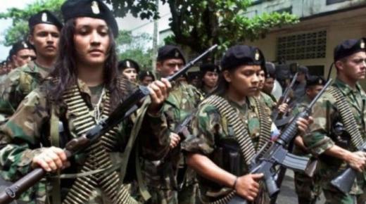 الحكومة الكولومبية توقع معاهدة سلام مع ” فارك ” بعد 52 عاما من الصراع