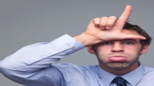 أشياء تفقدك إحترام وقرب الآخرين فإحذر الوقوع فيها !