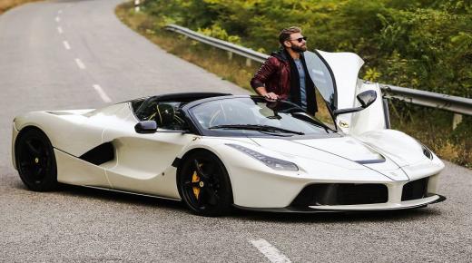 تفاصيل كاملة وصور عن سيارة فيراري لافيراري ابيرتا 2017