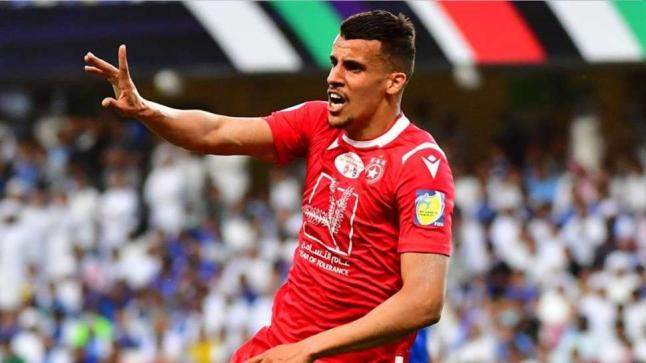 الأهلي والزمالك يدخلان في صراع التعاقد مع المهاجم الجزائري كريم عريبي