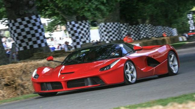 السيارة الأحدث من طراز لافيراري تم بيعها بمبلغ 7 مليون دولار أمريكي لتكون أغلى سيارة في العالم