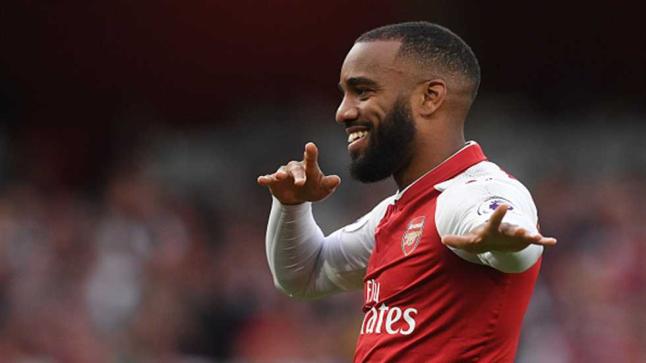 لاكازيت يحسم موقفه من الاستمرار داخل صفوف أرسنال