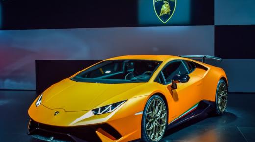 شركة لامبورغيني تكشف عن أسرع سيارة على حلبة نوربرجرنج في MWC 2017