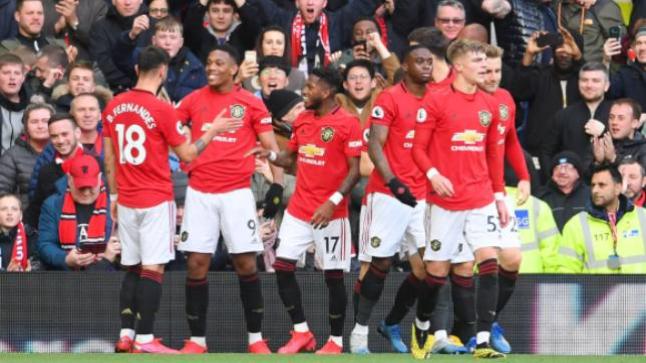 بعد اقتراب ريجيلون من توتنهام.. مانشستر يحاول الحصول على خدمات ظهير بورتو