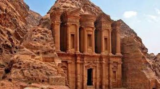 أثار ومعالم مدينة البتراء