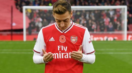 مسعود أوزيل يخسر 22 مليون جنيه استرليني بسبب أزمة الصين وأردوغان