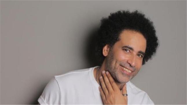 مطصفى شوقي يبرر ظهوره مع راقصة في ضارب عليوي: العندليب غنى مع نجوى فؤاد