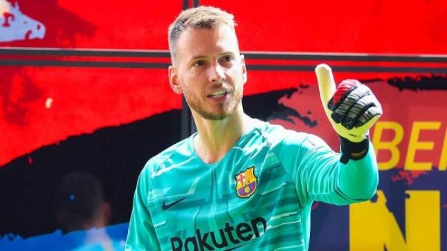 حارس برشلونة على رادار أرسنال بعد إصابة لينو