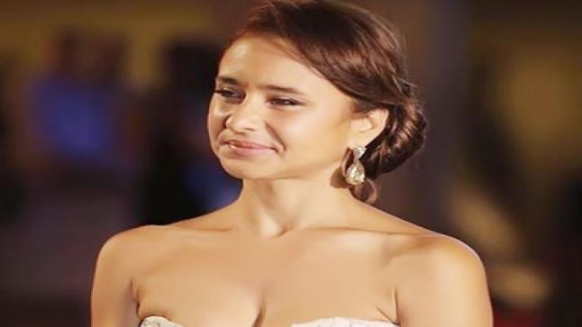 “هتلبسي بدلة رقص لجوزك؟”.. نيللي كريم تجيب