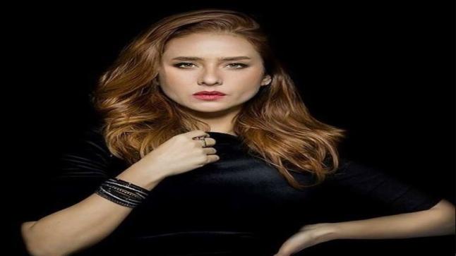 “تفوقت على الجميع”.. طارق الشناوي يكشف سبب نجاح نيللي كريم في “100 وش”