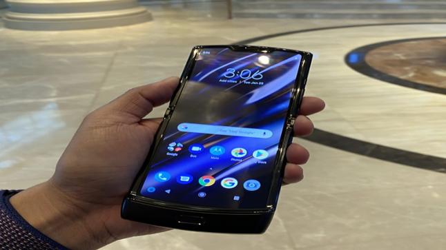 تعرف على مواصفات هاتف موتورولا الجديد القابل للطي