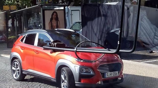 صورة بدون تمويهاتلسيارة هيونداي كونا في أثناء جلسة التصوير