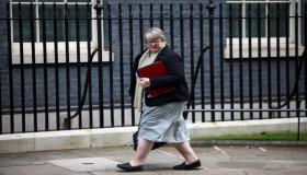 وزيرة البيئة البريطانية تكشف أزمة في الاقتصاد بسبب ارتفاع حجم ديون شركة مياه