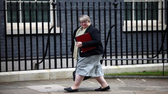 وزيرة البيئة البريطانية تكشف أزمة في الاقتصاد بسبب ارتفاع حجم ديون شركة مياه