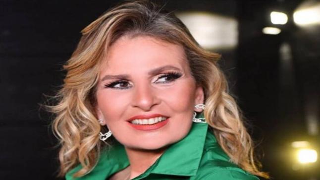 يسرا تهنئ إلهام شاهين بزفاف شقيقها: “عشرة العمر .. ربنا يسعدك”